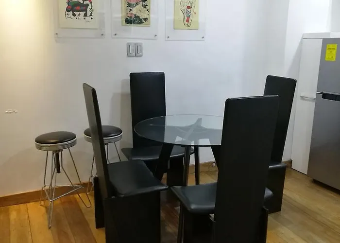 M普拉塞南三角公寓 酒店 *